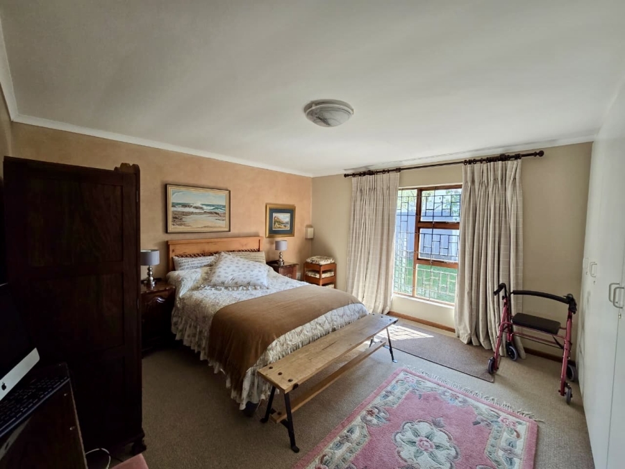 4 Bedroom Property for Sale in Loerie Park Western Cape